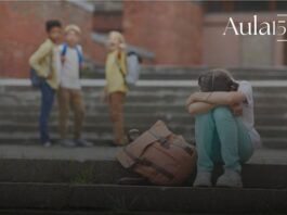 Adolescente en primer plano con expresión de tristeza mientras tres compañeros a sus espaldas se burlan de ella, sugiriendo una situación de violencia escolar.